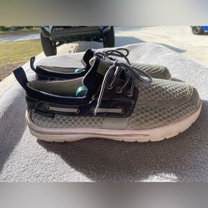 Men's Skuze Del Marina stretch-fit boat shoes in a grey and navy